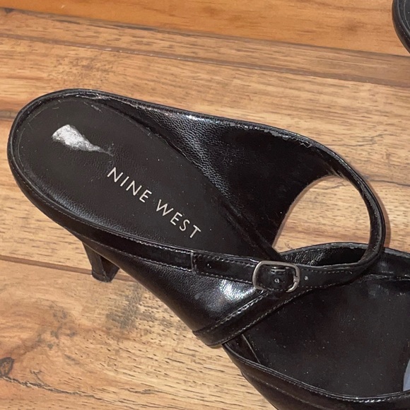 Black Nine West black leather heels - Picture 4 of 5